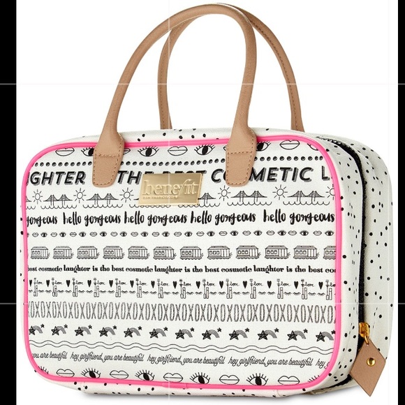 BENEFIT’S TOILETRY CASE - Picture 2 of 5